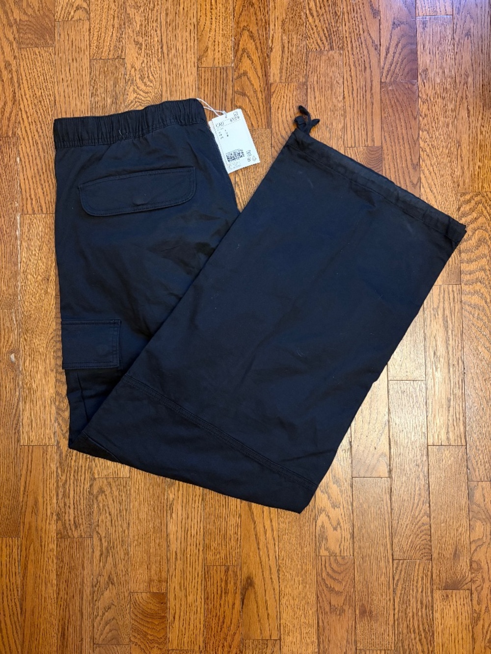 NWT Black, loose-fit, men's cargo pants US L